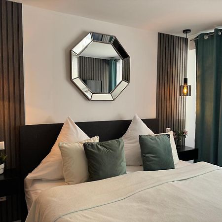 Prime Host Dream Apartment Karlsruhe Bagian luar foto