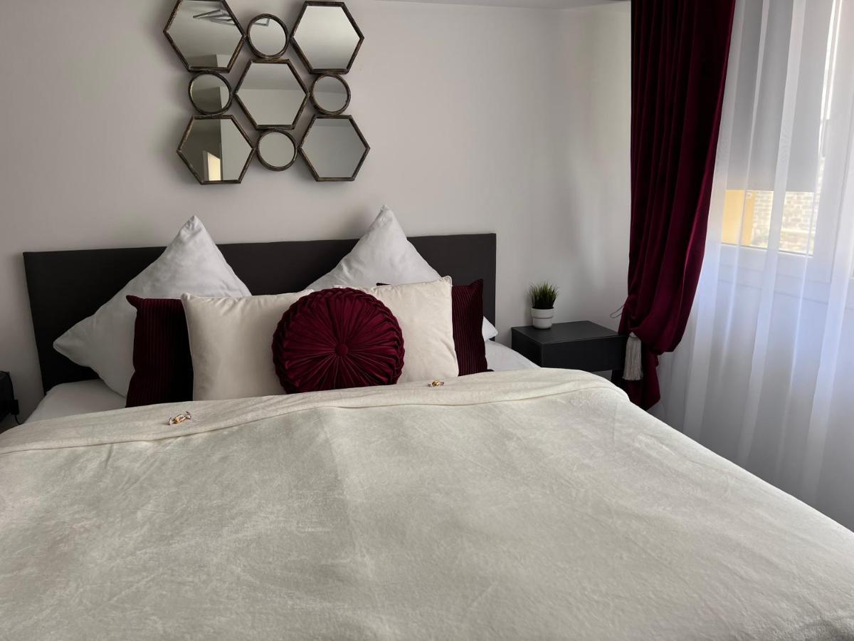 Prime Host Dream Apartment Karlsruhe Bagian luar foto