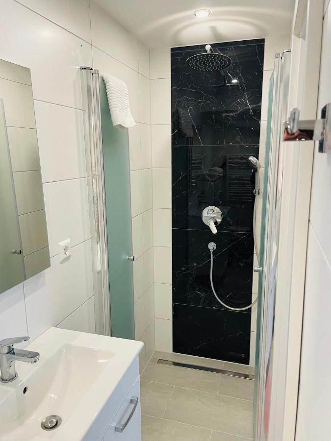 Prime Host Dream Apartment Karlsruhe Bagian luar foto