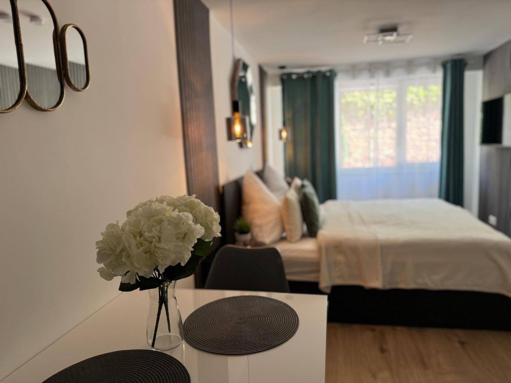Prime Host Dream Apartment Karlsruhe Bagian luar foto
