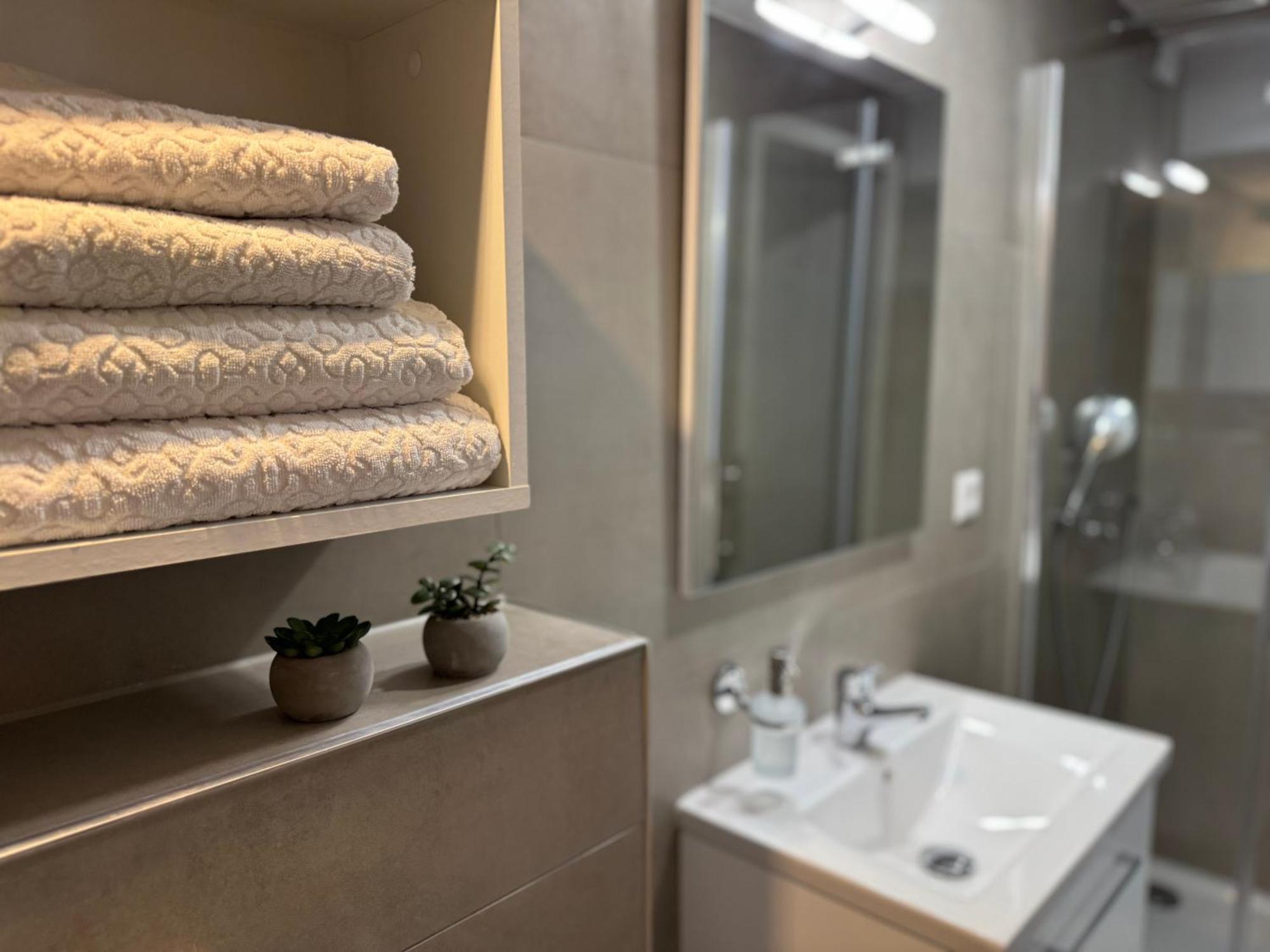 Prime Host Dream Apartment Karlsruhe Bagian luar foto